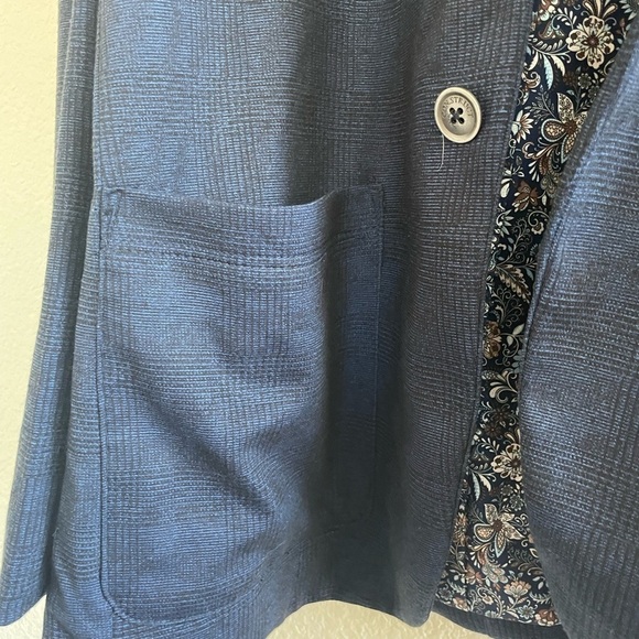 Construct |  Women’s Like new navy blazer floral lining women’s size lar… - Picture 5 of 9